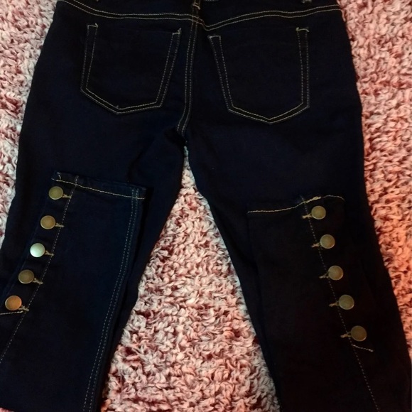 Twentyone Black Denim - Cute Button Dark Wash Skinny Jeans